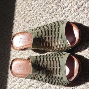 Spring Step Olive green leather wedge sandals, size 9